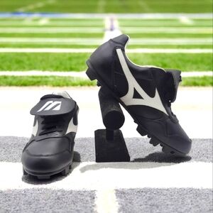 Mizuno Black and White Football Soccer Cleats Sz 10.5 NWOT